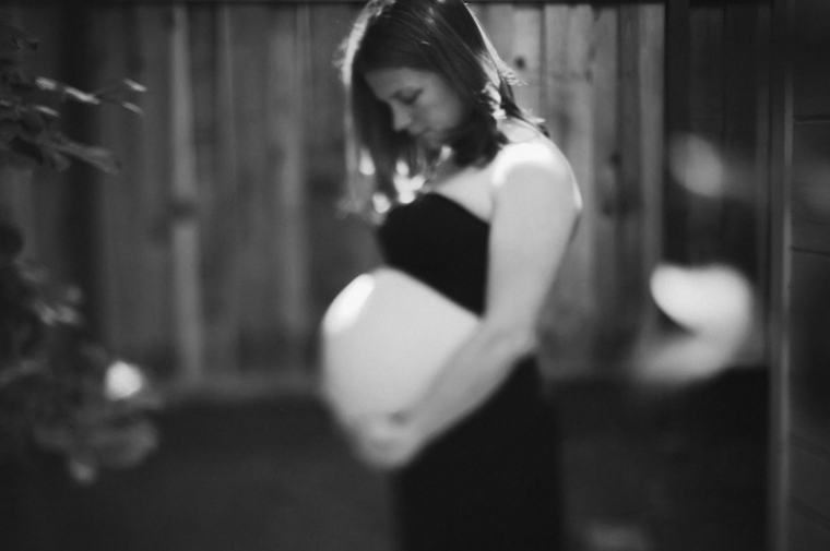 Moody Maternity Outdoor Freelensed Portrait